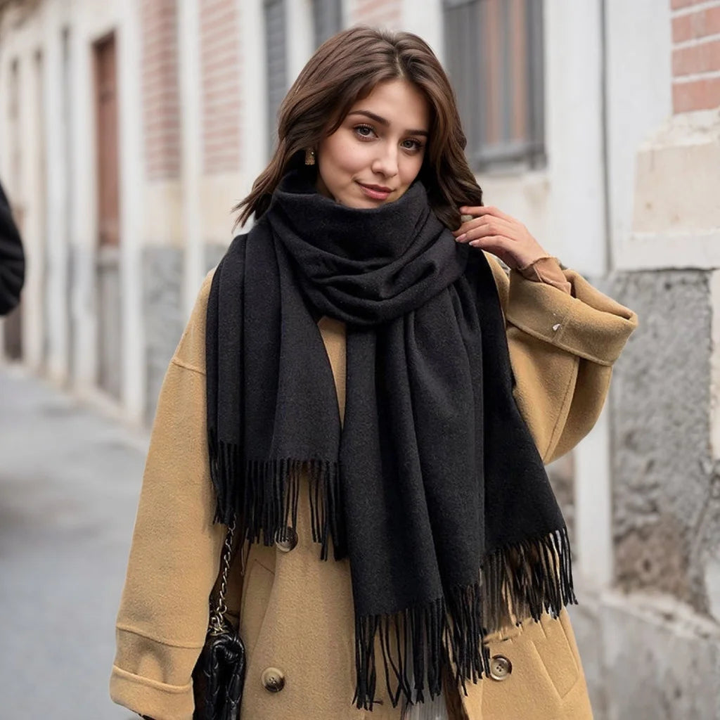 Cashmere wool scarf detail